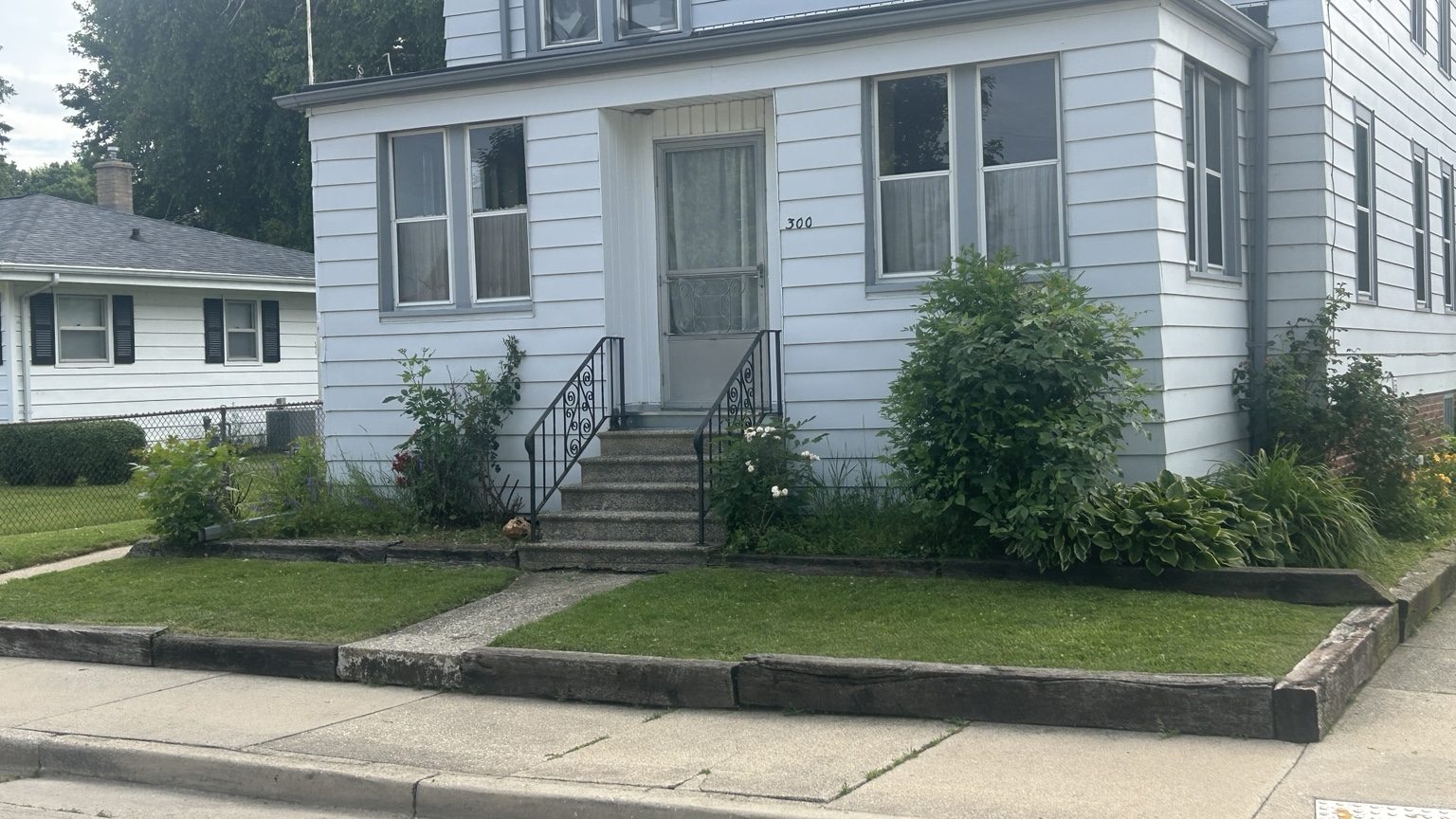 Finished front lawn maintenance